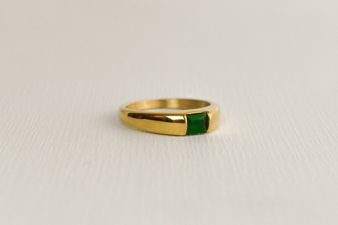 Ava Ring