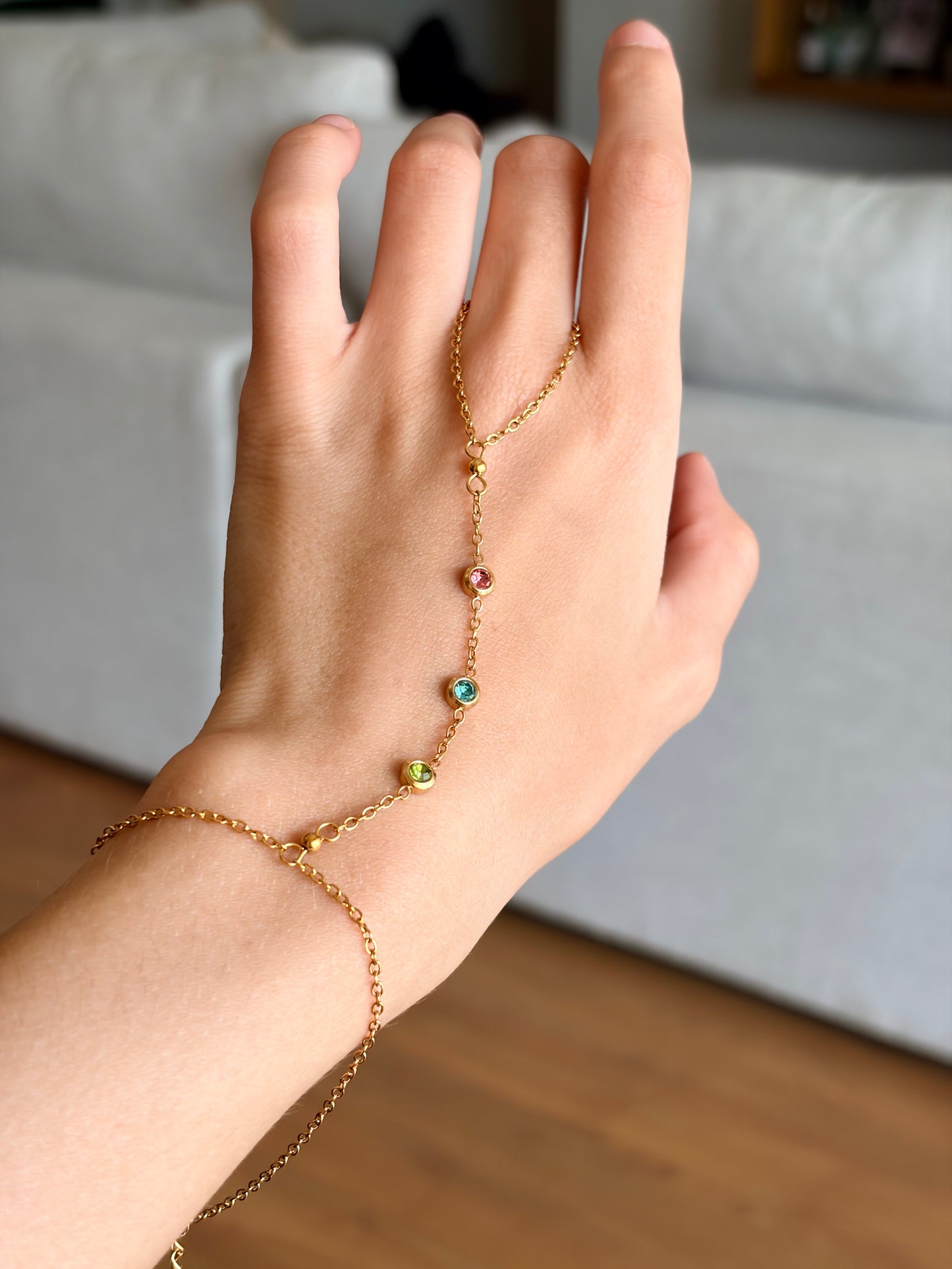 Afra Handchain
